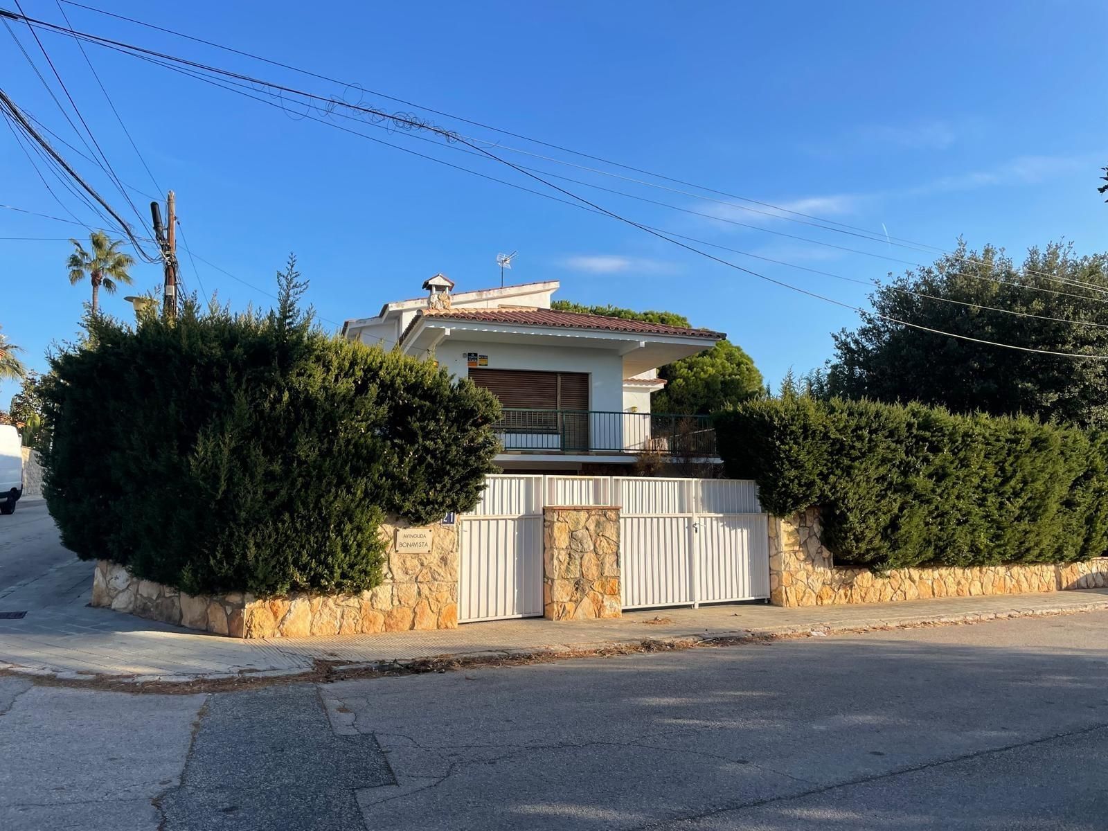 Vista exterior de Casa o xalet de lloguer en El Vendrell amb Calefacció, Jardí privat i Terrassa