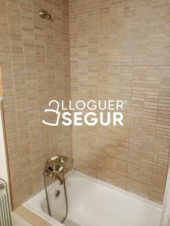 Baño de Piso de alquiler en Piera con Aire acondicionado, Calefacción y Terraza