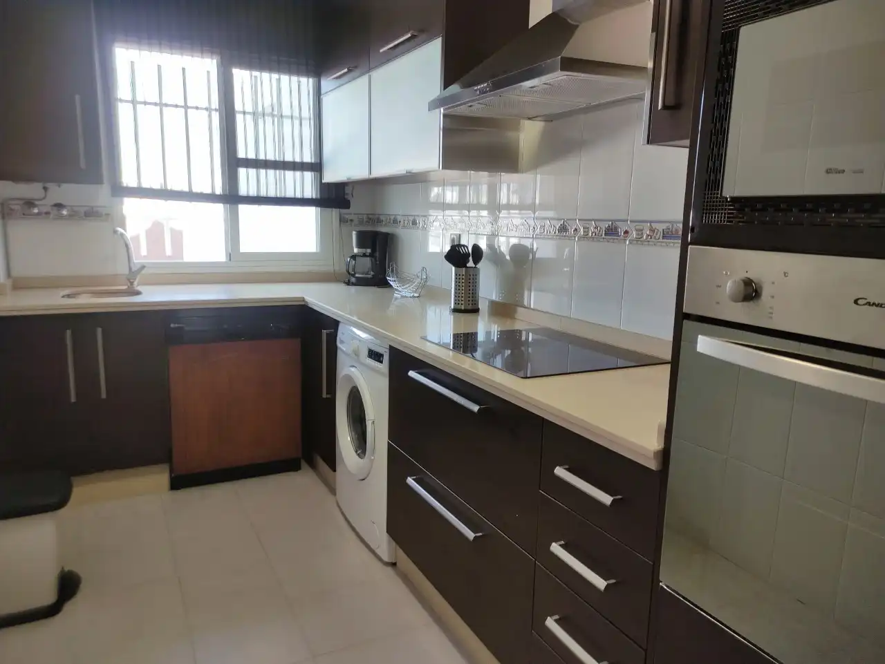 Flat with terrace to rent in Calle Sargenta 18