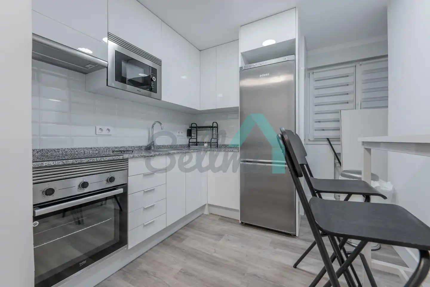 Cocina de Piso para compartir en Oviedo  con Calefacción y Amueblado