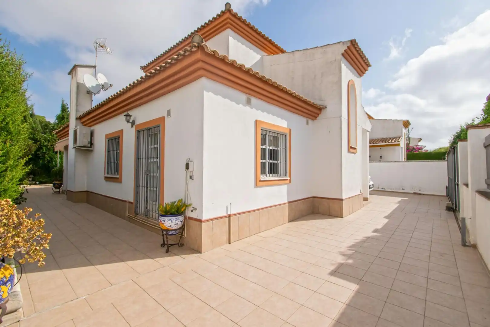 Villa con piscina in vendita a Loreto, imagen 2