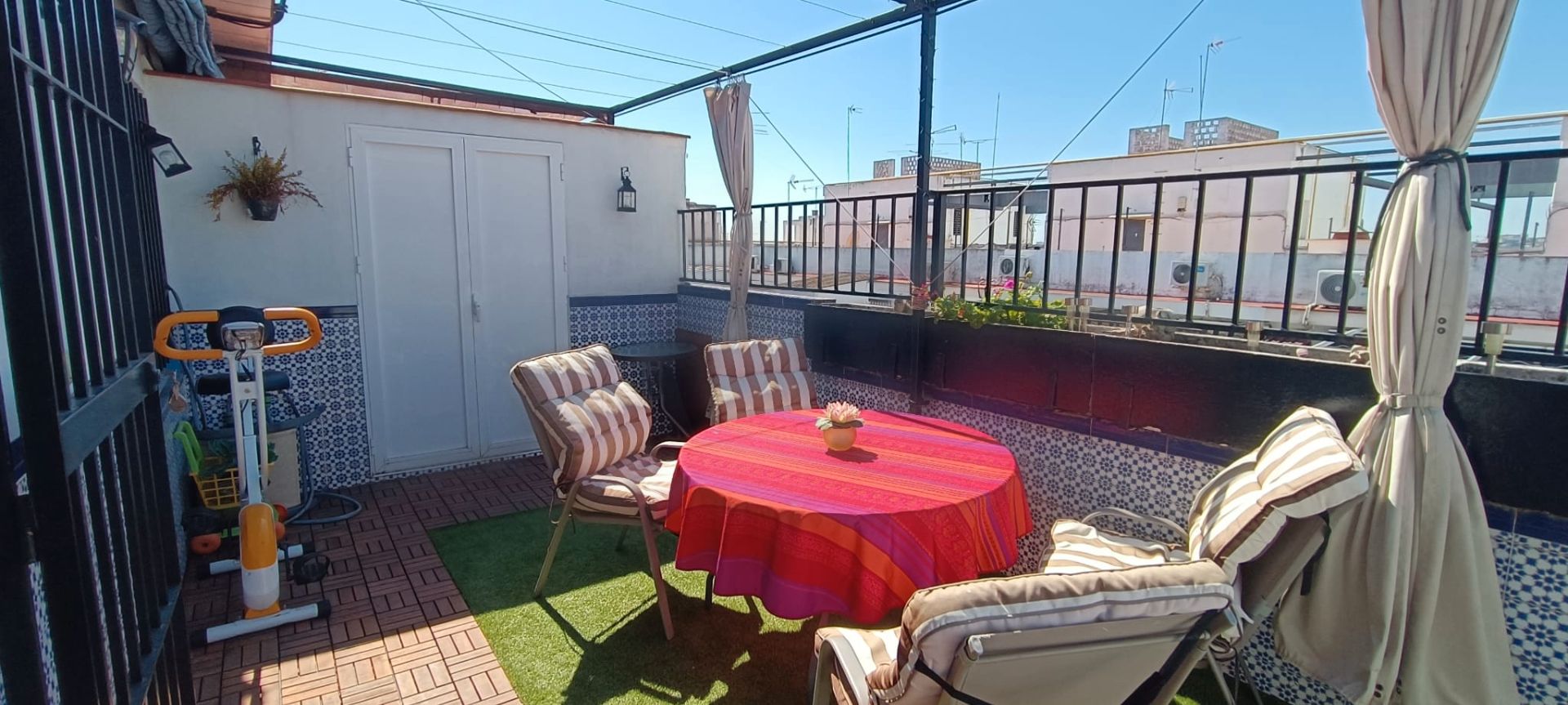 Terraza de Ático en venta en  Sevilla Capital con Aire acondicionado, Terraza y Trastero