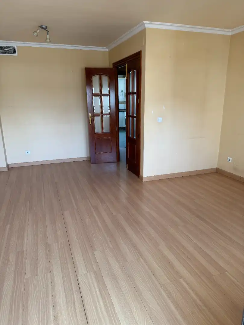 Sala de estar de Piso en venta en Sevilla con Aire acondicionado, Calefacción y Parquet