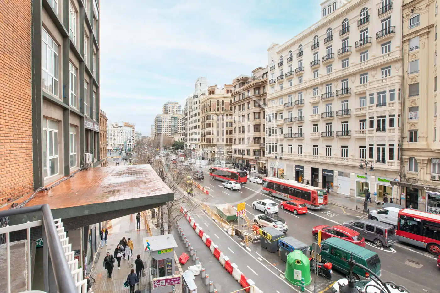 Außenansicht von Wohnung zum Verkauf in Valencia mit Klimaanlage, Heizung und Terrasse