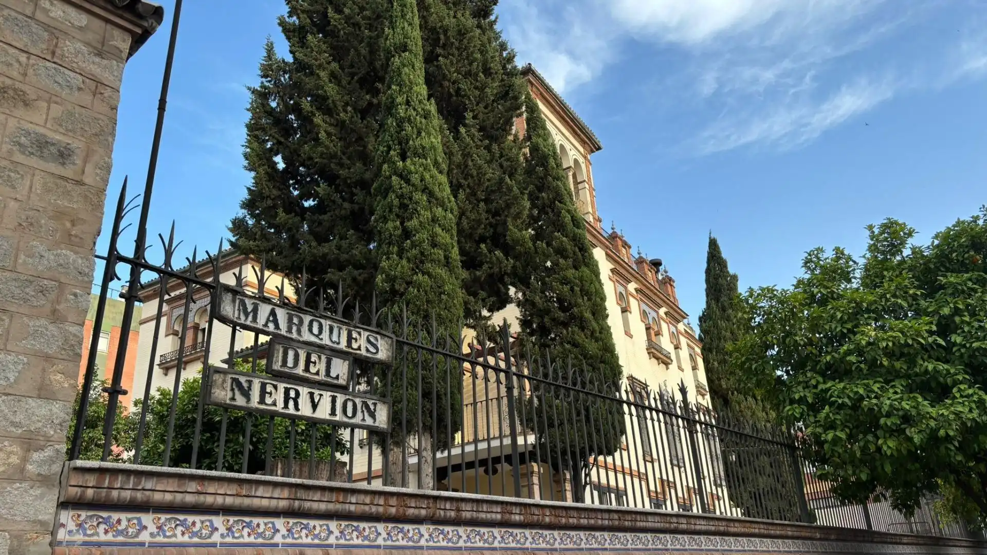 Vista exterior de Piso en venta en  Sevilla Capital con Aire acondicionado, Jardín privado y Amueblado