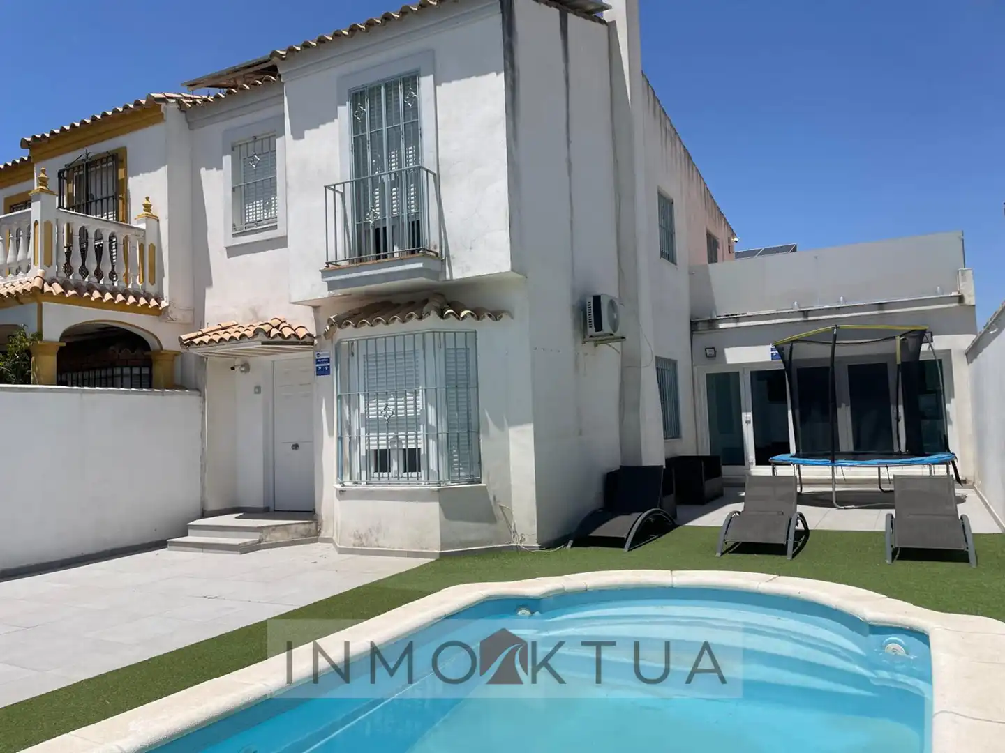 Exterior view of Detached homes for sale in Jerez de la Frontera  with Air Conditioner, Private garden and Terrace
