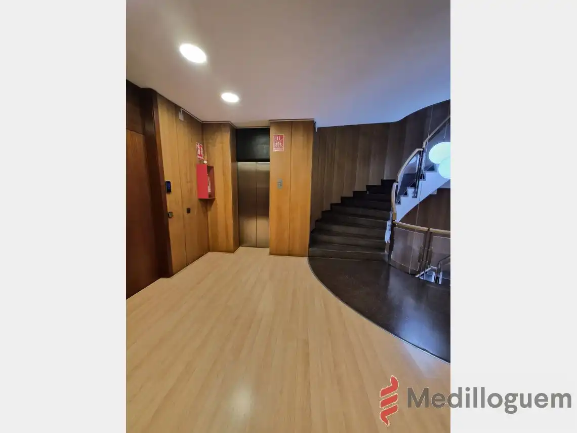 Oficina de alquiler en Les Corts