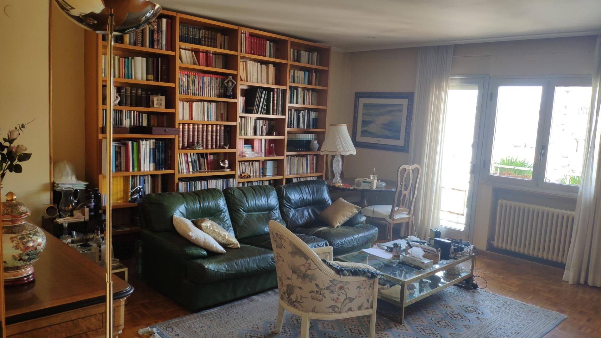 Sala d'estar de Pis en venda en  Huesca Capital amb Calefacció, Parquet i Terrassa