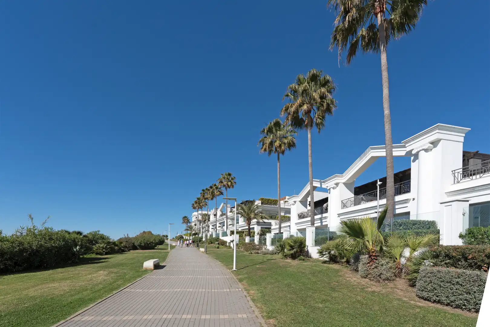 Vista exterior de Planta baja en venta en Estepona con Aire acondicionado, Terraza y Trastero