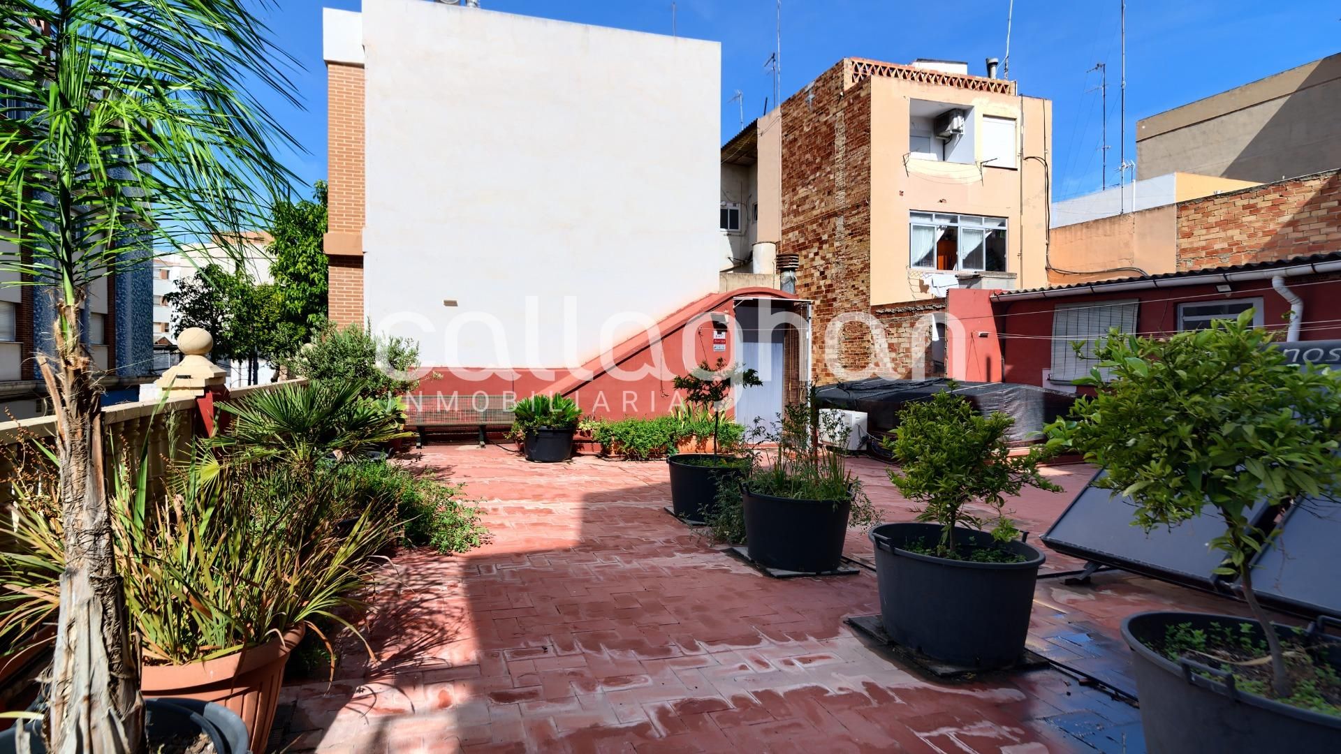 Vista exterior de Casa adosada en venda en Albal amb Calefacció, Terrassa i Traster