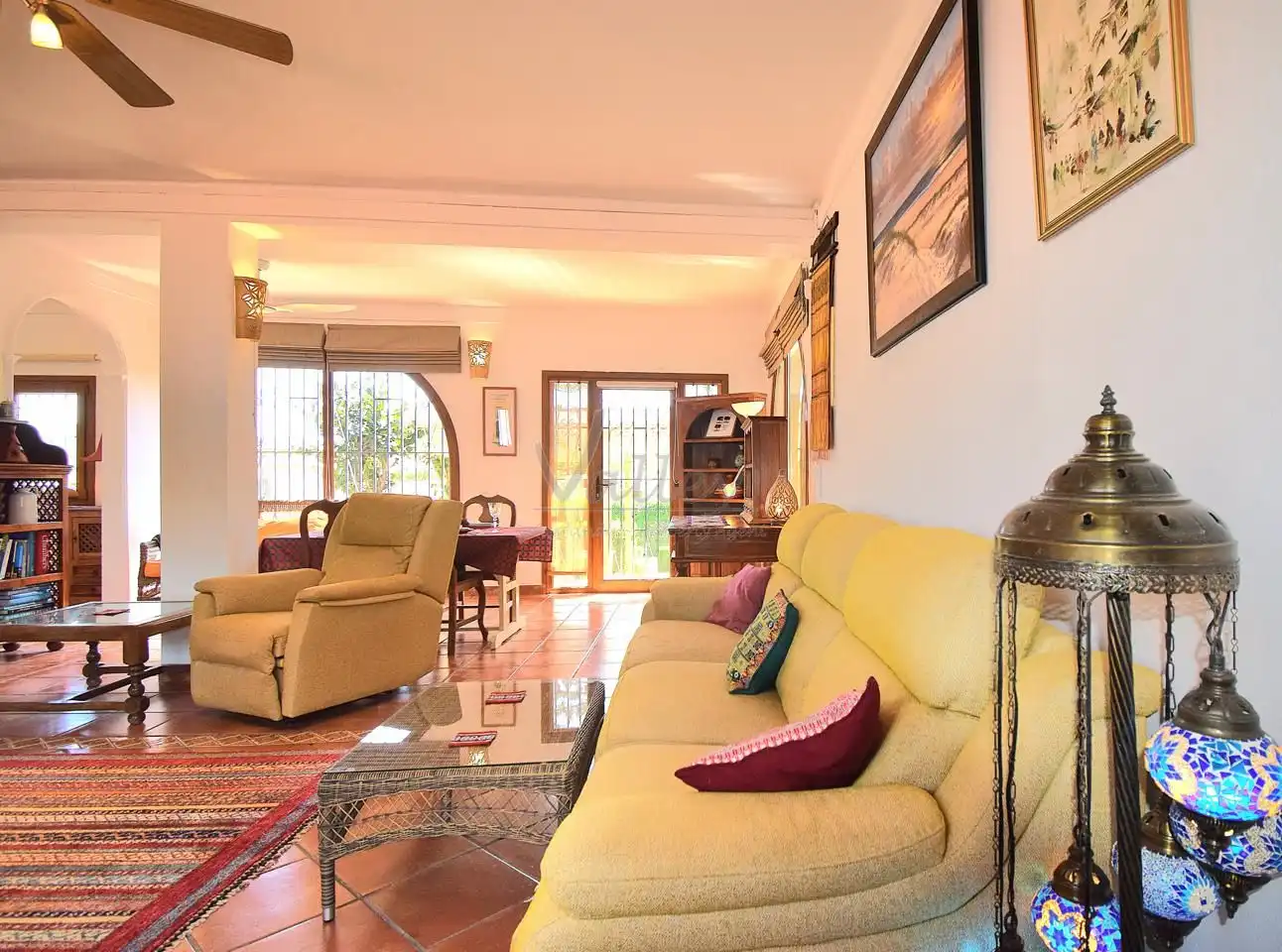 Sala d'estar de Casa o xalet en venda en Los Barrios amb Jardí privat, Terrassa i Traster