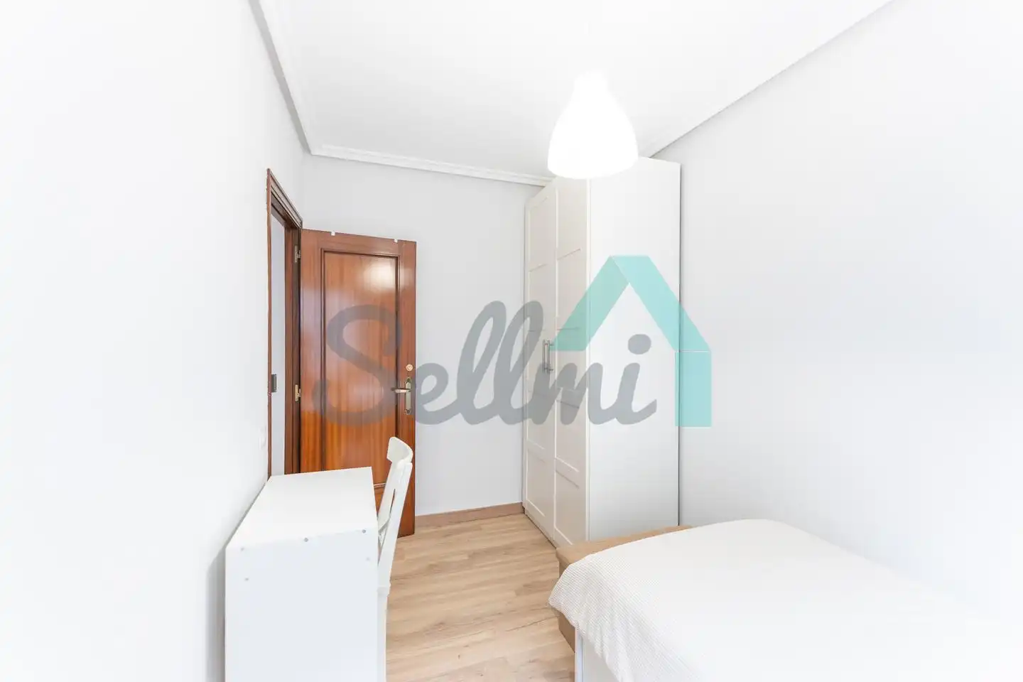 Habitación de Piso de alquiler en Oviedo  con Calefacción, Terraza y Amueblado