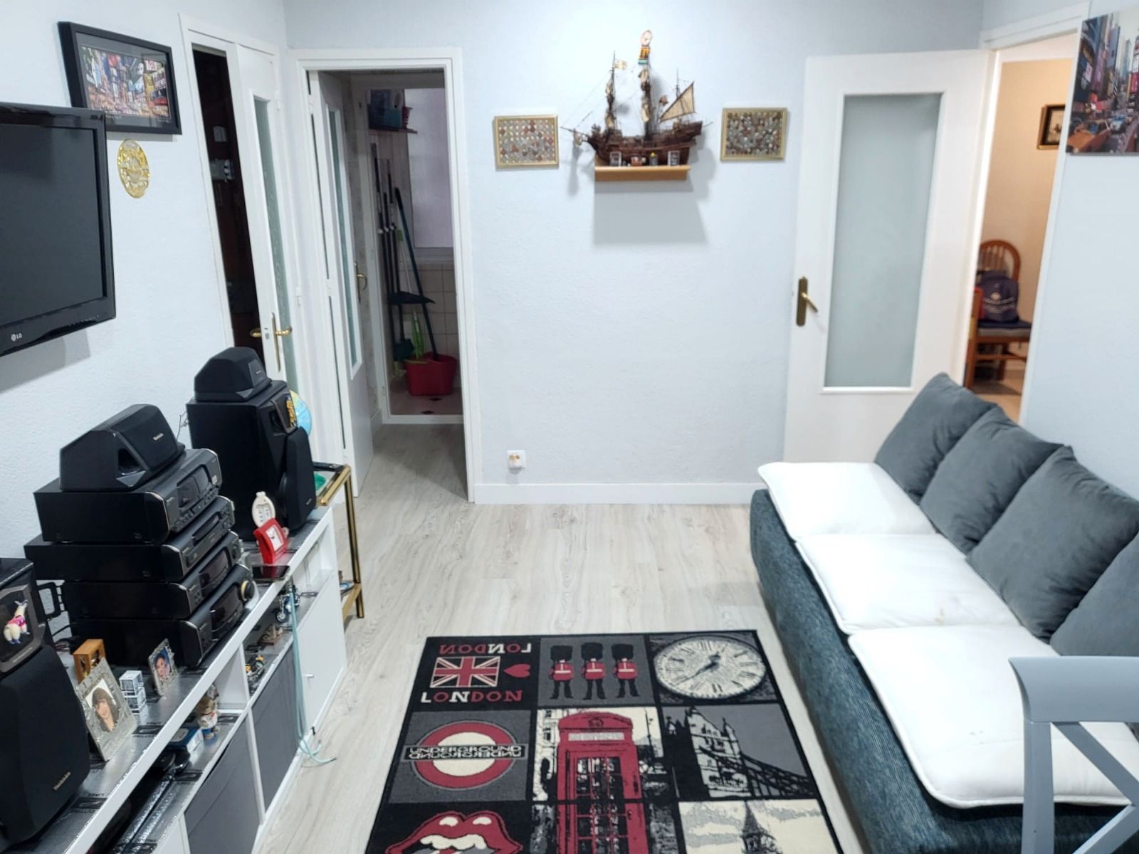 Living room of Flat for sale in Badalona  with Air Conditioner, Heating and Parquet flooring