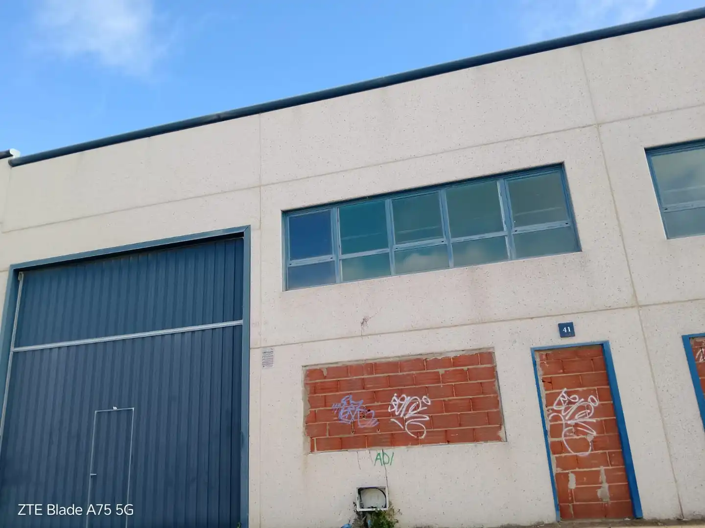 Vista exterior de Nave industrial en venta en El Viso de San Juan