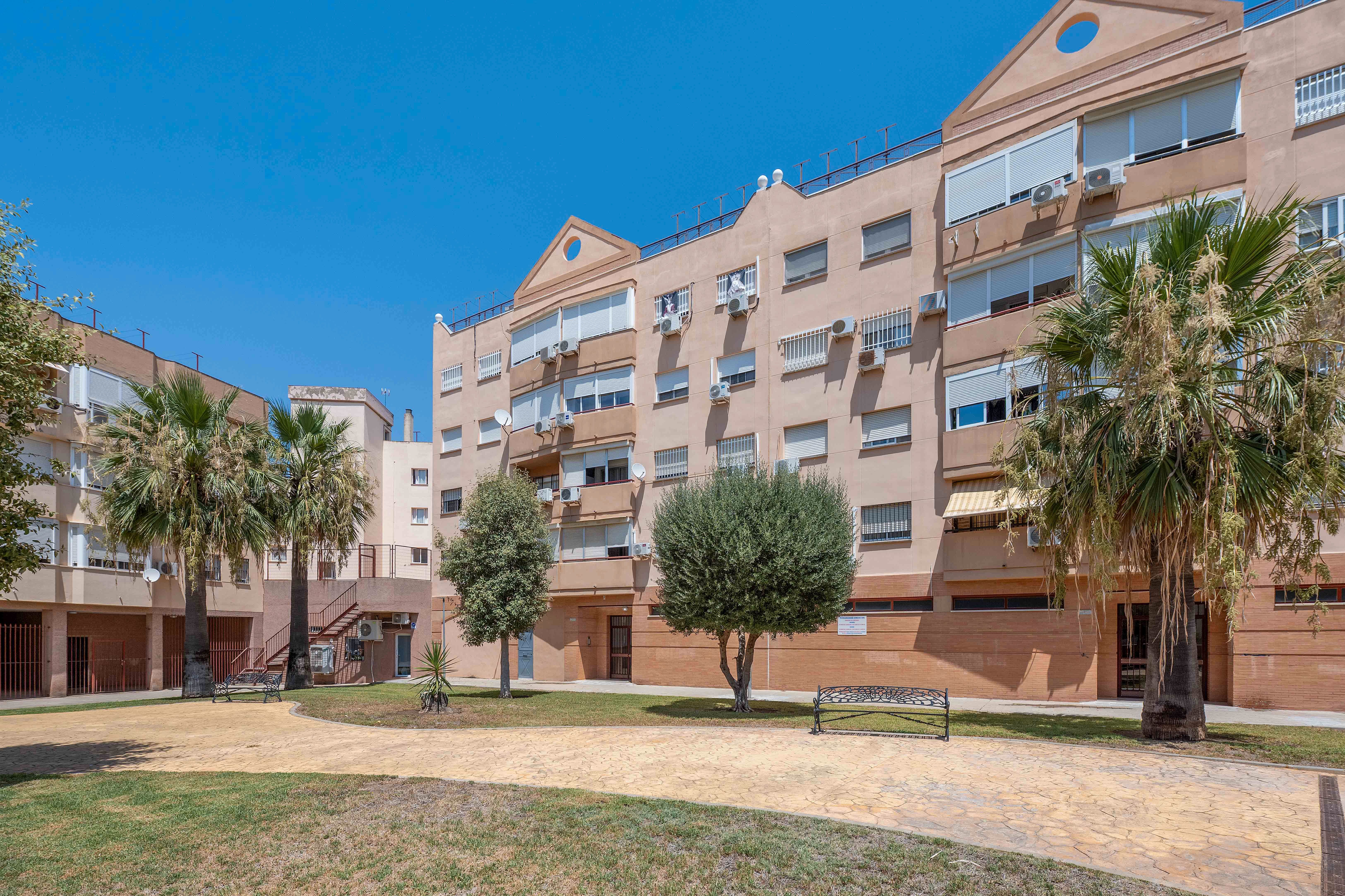 Vista exterior de Apartament en venda en Montequinto amb Piscina comunitària