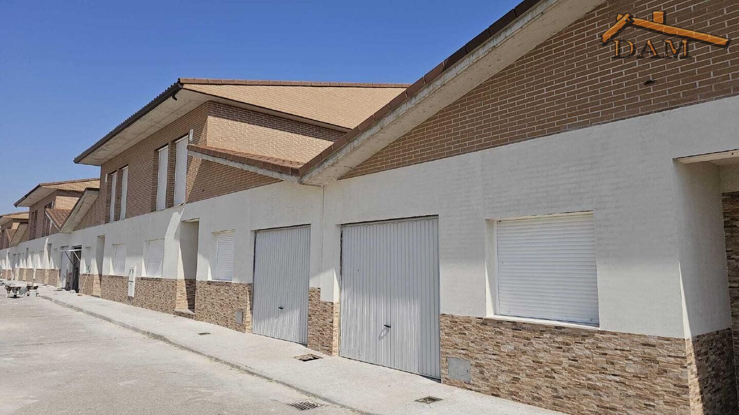 Casa adosada en venda a Novés