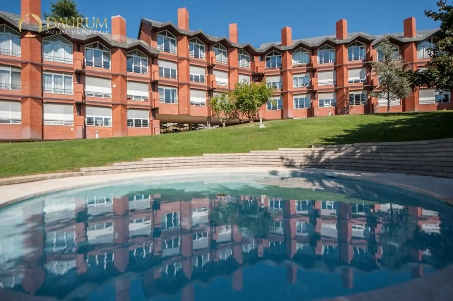 Vista exterior de Dúplex en venta en Madrid con Aire acondicionado, Calefacción y Trastero