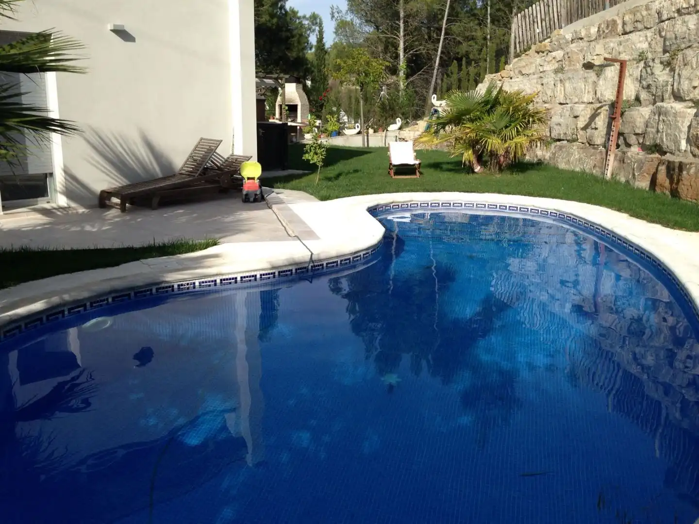 Detached house with pool for sale in Carrer Montseny 30