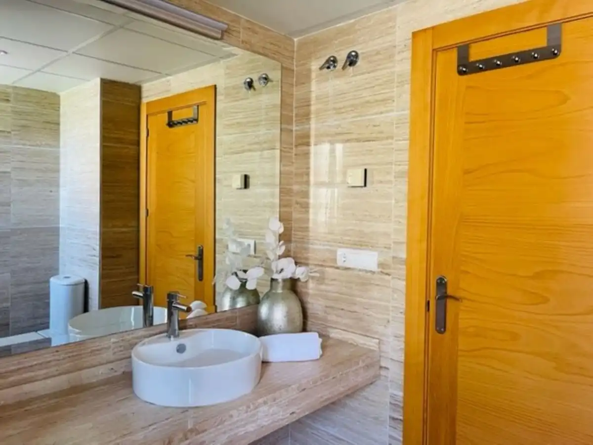 Badezimmer von Dachboden zum Verkauf in Benahavís mit Terrasse, Möbliert und Internet