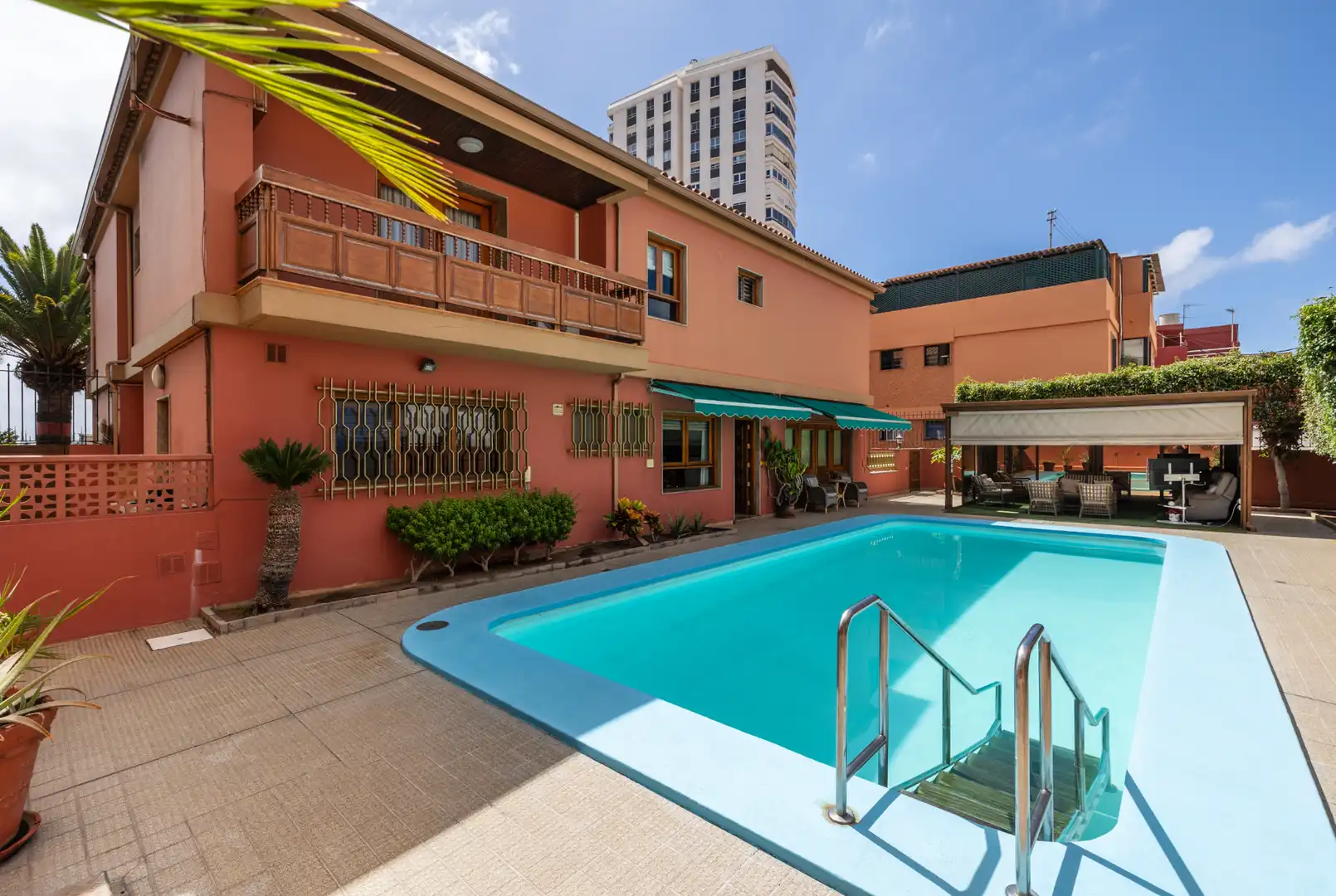 Piscina de Casa o xalet en venda en Las Palmas de Gran Canaria amb Aire condicionat, Jardí privat i Terrassa
