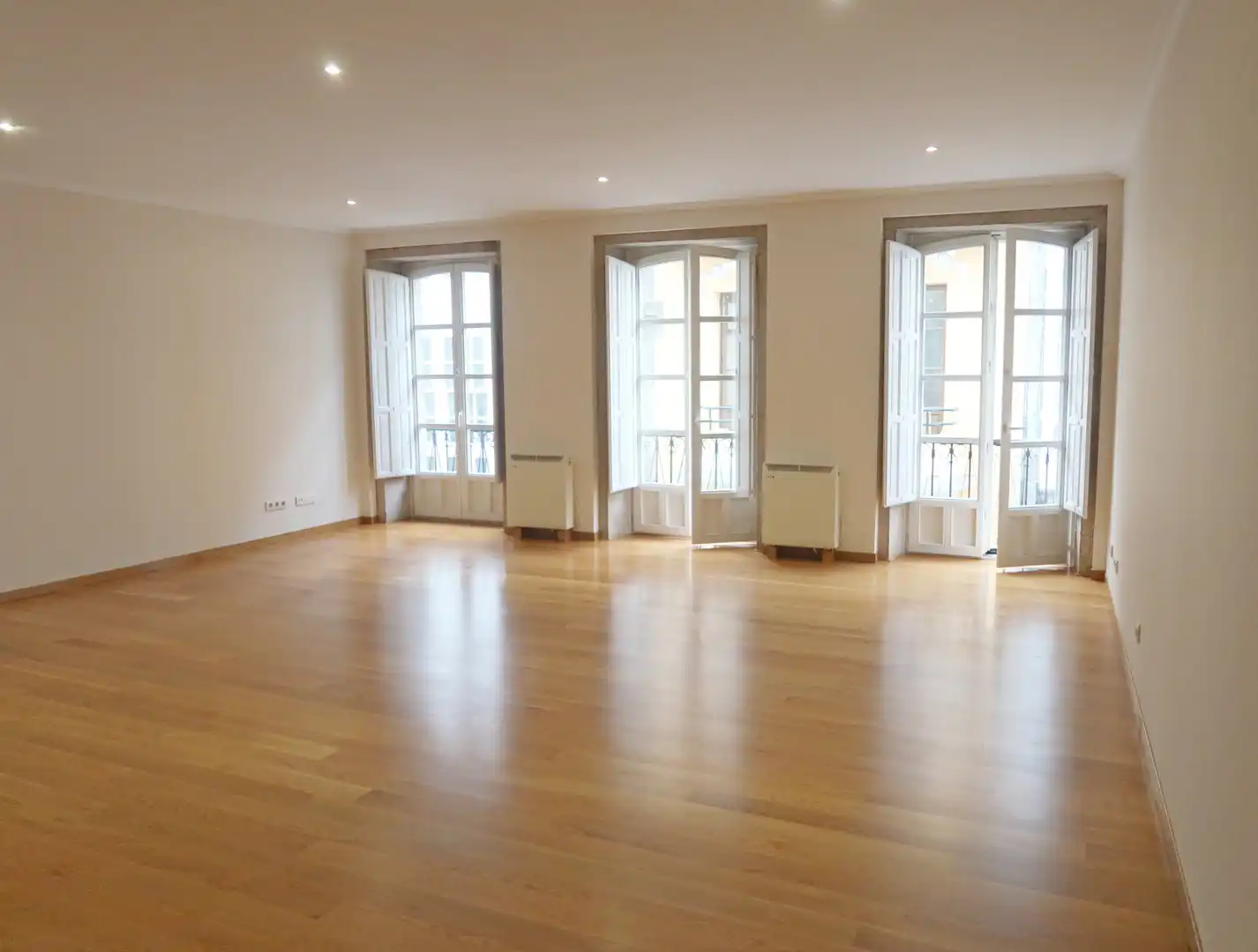 Living room of Flat for rent in A Coruña Capital   with Heating, Parquet flooring and Storage room