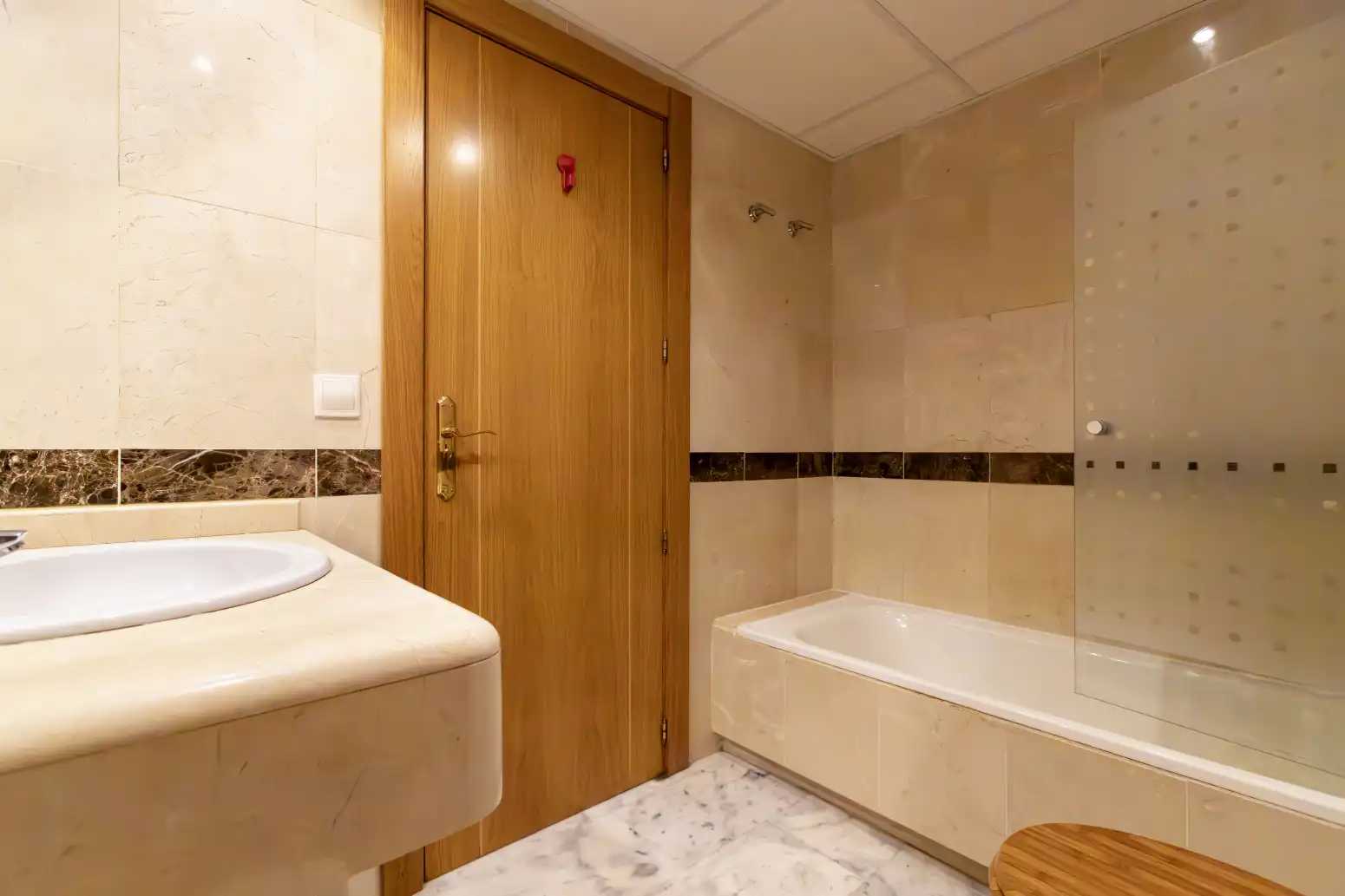 Baño de Piso en venta en Benalmádena con Aire acondicionado, Calefacción y Jardín privado