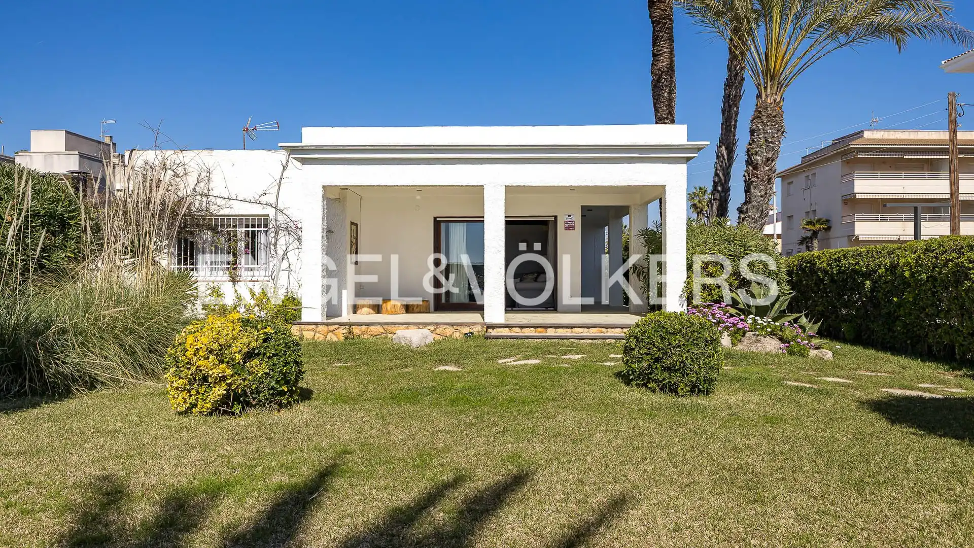 Vista exterior de Piso de alquiler en Cubelles con Aire acondicionado, Calefacción y Jardín privado