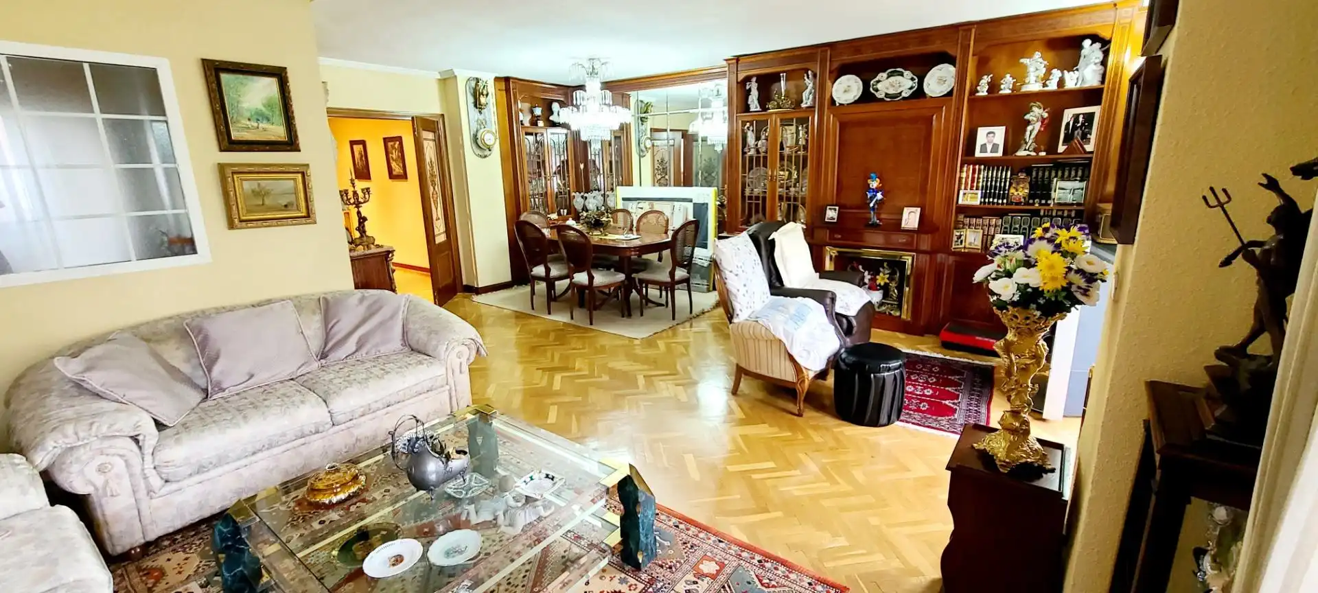 Living room of Flat for sale in Madrid  with Air Conditioner, Heating and Parquet flooring