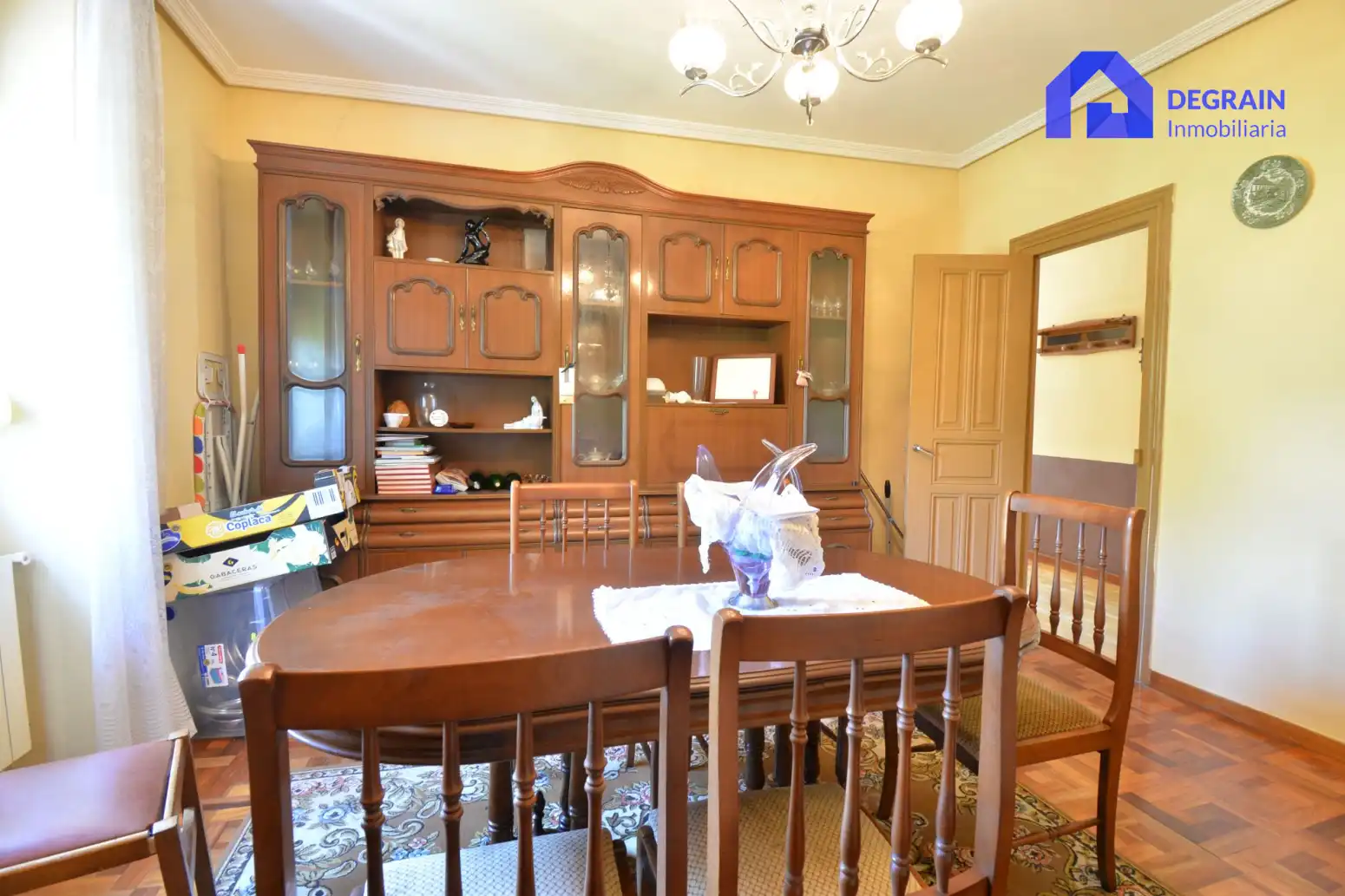 Comedor de Casa o chalet en venta en Salas con Calefacción, Terraza y Trastero