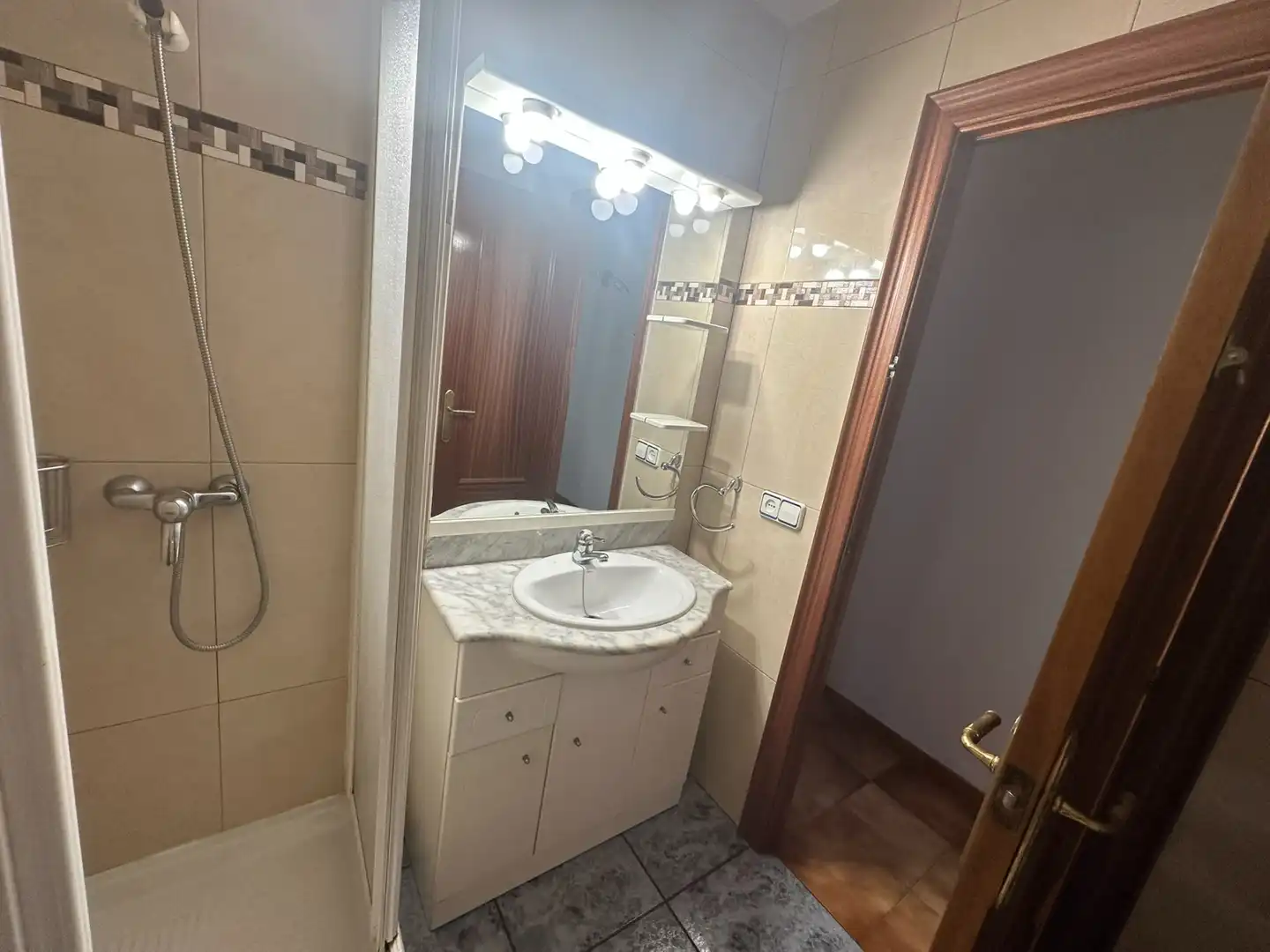 Baño de Piso en venta en Santa Coloma de Gramenet con Aire acondicionado, Amueblado y Balcón