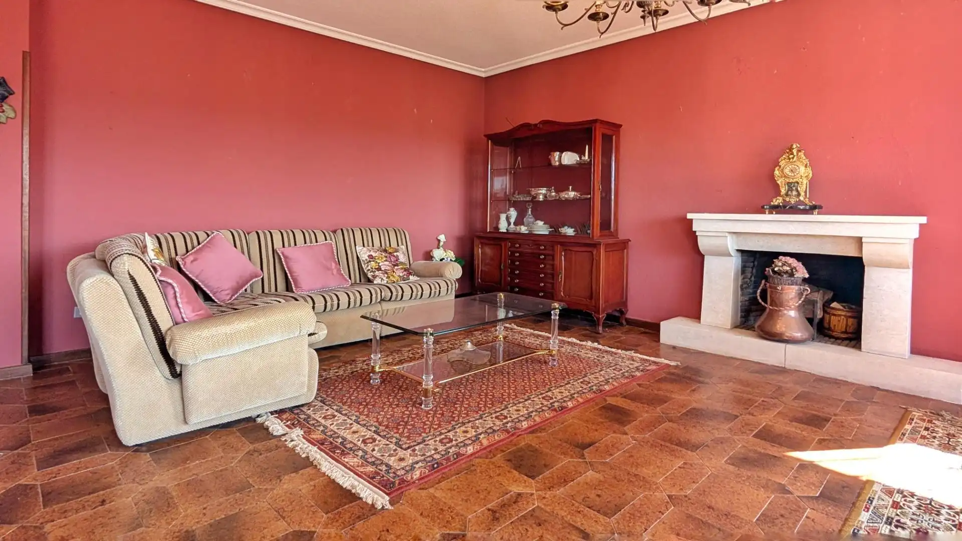Sala d'estar de Casa o xalet en venda en Camargo amb Calefacció, Jardí privat i Terrassa