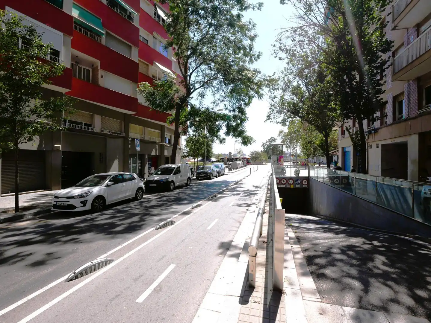 Vista exterior de Garatge en venda en Barcelona