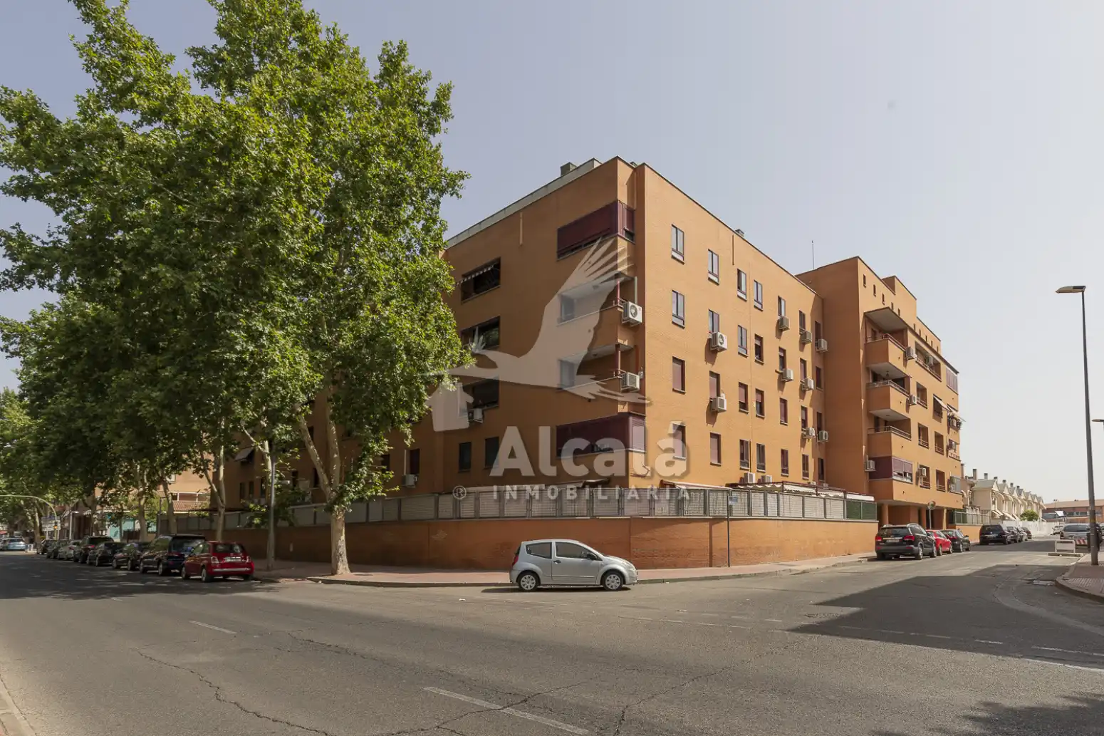 Vista exterior de Pis en venda en Alcalá de Henares amb Calefacció, Traster i Piscina