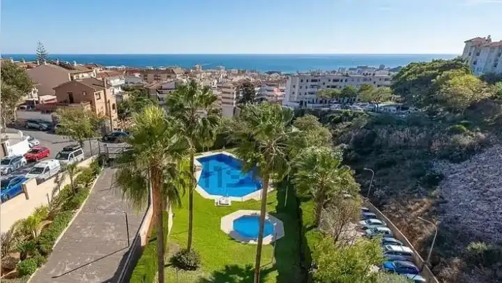 Vista exterior de Ático en venta en Benalmádena con Aire acondicionado, Calefacción y Jardín privado