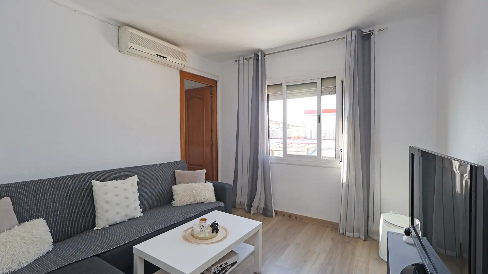 Bedroom of Flat for sale in Esplugues de Llobregat