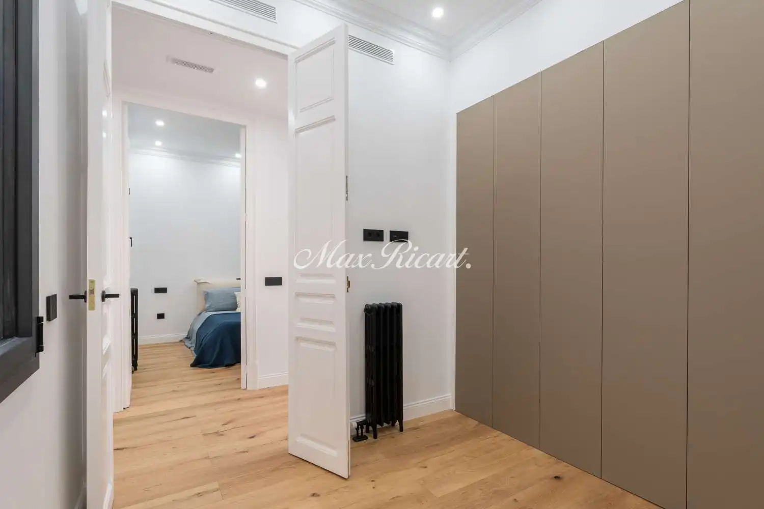 Wohnung zum Verkauf in Barcelona mit Klimaanlage, Heizung und Balkon