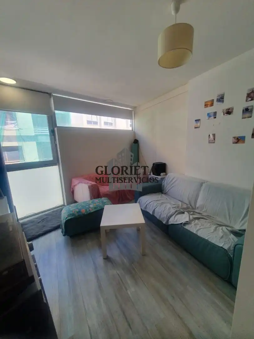 Sala de estar de Piso en venta en Vigo  con Calefacción, Trastero y Amueblado