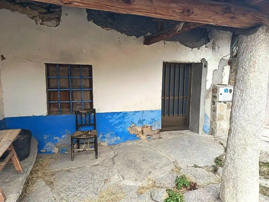 Vista exterior de Finca rústica en venta en Hoyos del Espino con Amueblado