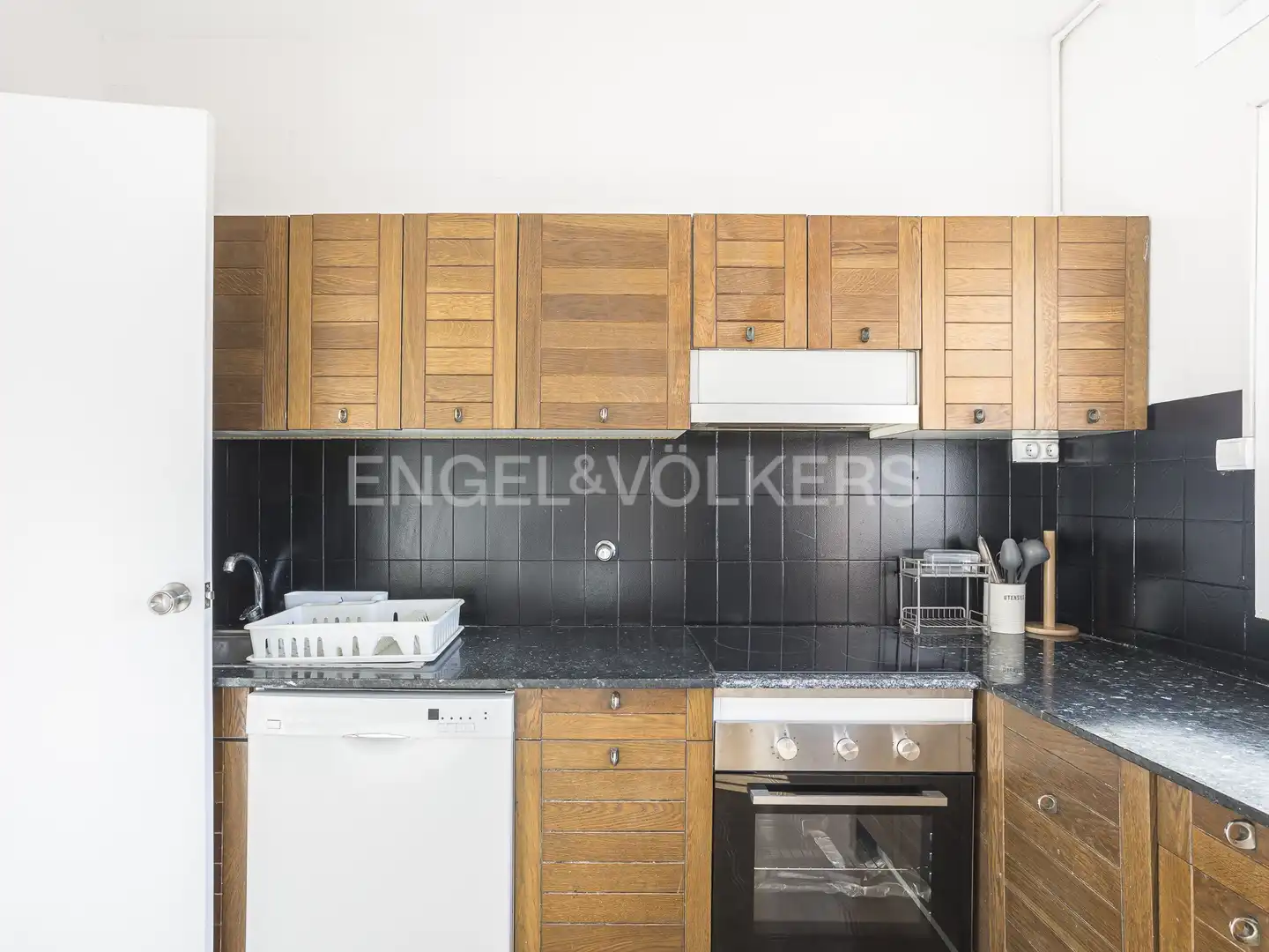 Cocina de Piso de alquiler en Barcelona con Calefacción, Parquet y Balcón