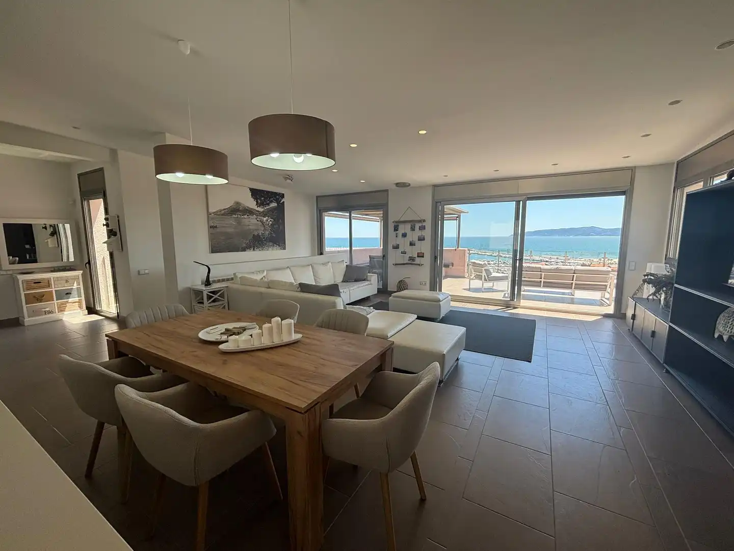 Sala de estar de Casa o chalet en venta en L'Estartit con Aire acondicionado, Calefacción y Jardín privado