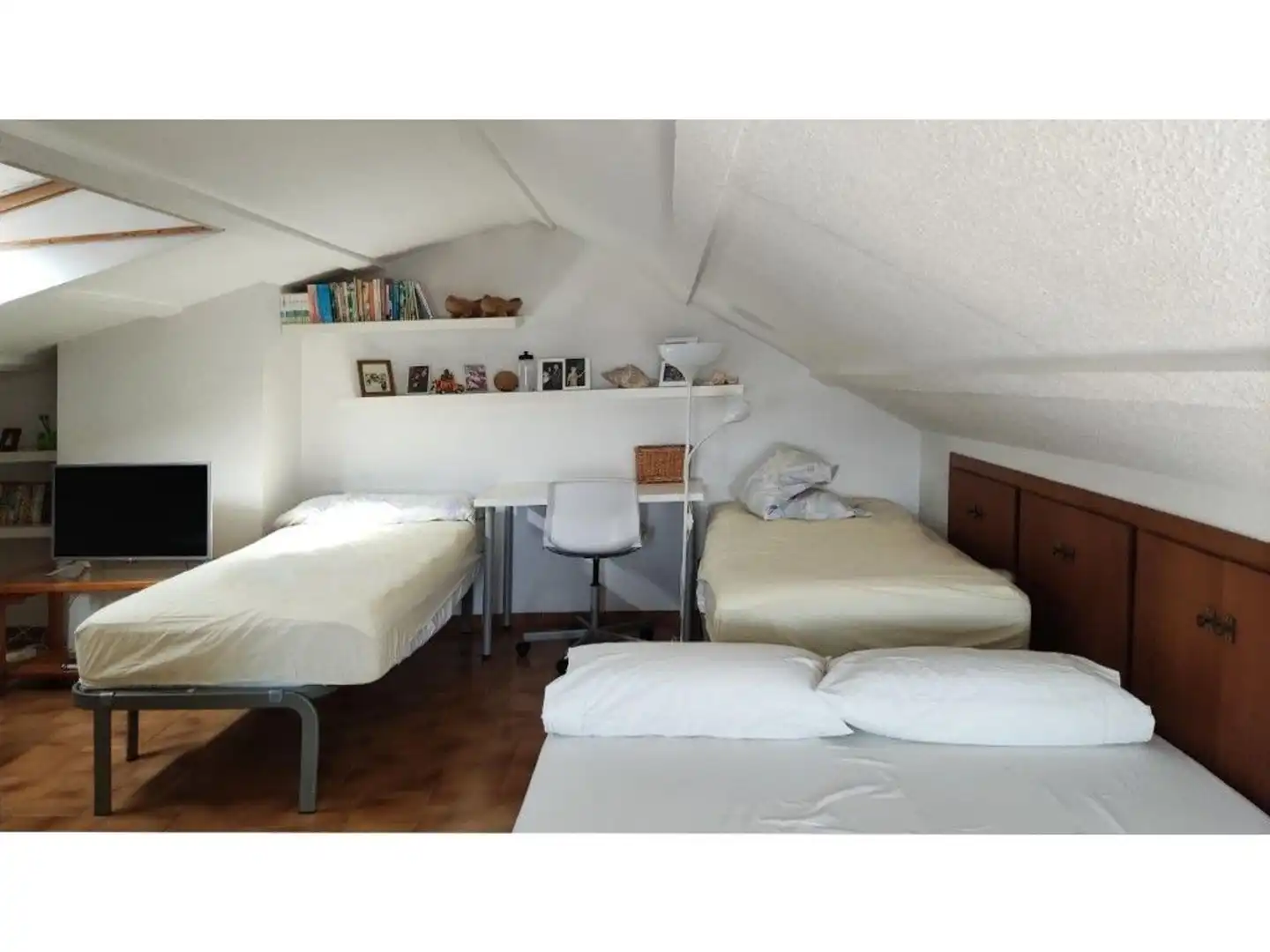 Habitación de Casa adosada en venta en El Puig de Santa Maria con Aire acondicionado, Calefacción y Jardín privado