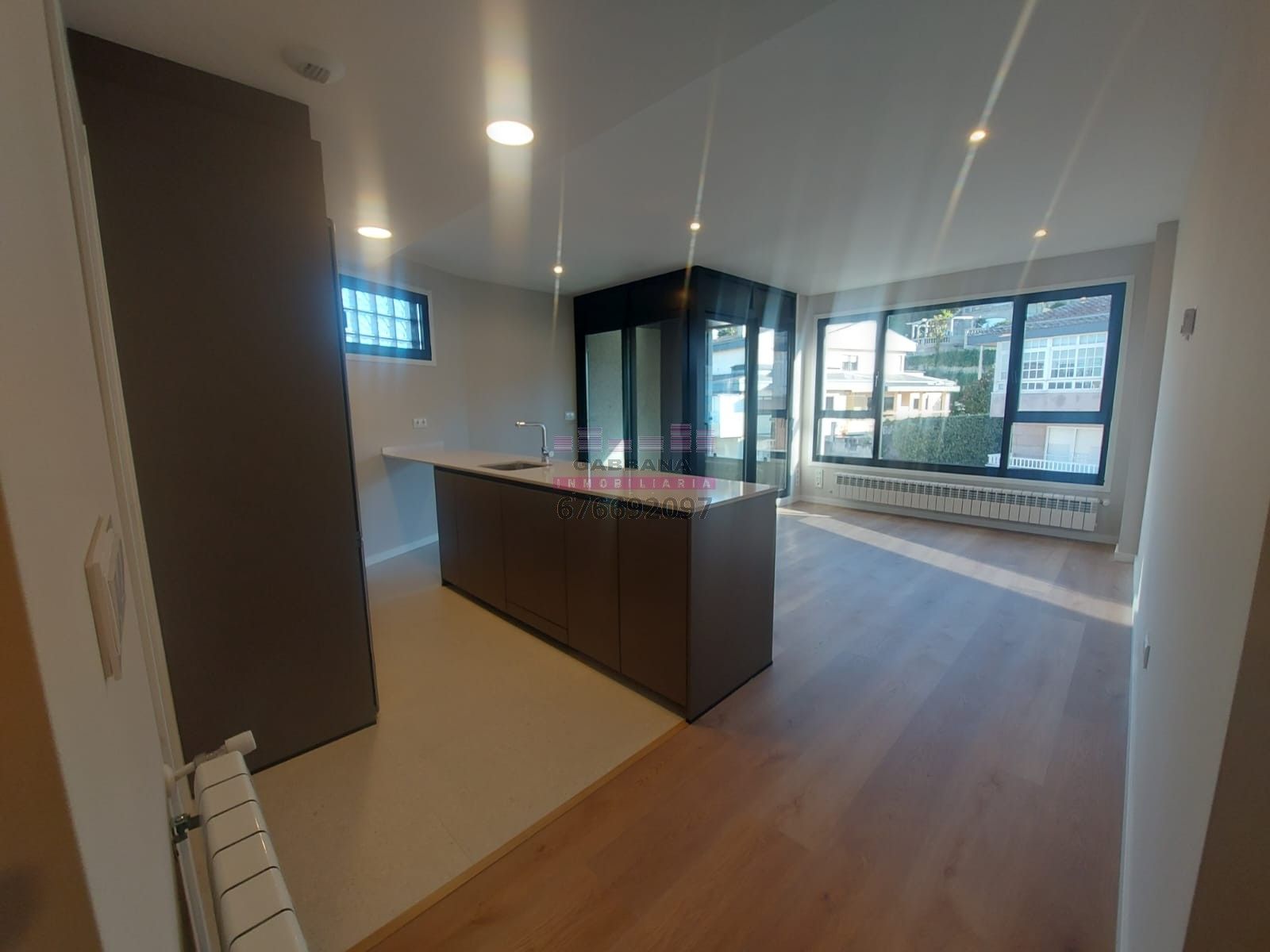 Kitchen of Flat to rent in Vigo   with Parquet flooring, Storage room and Oven