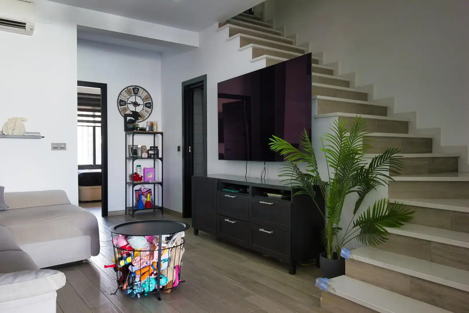 Sala de estar de Casa o chalet en venta en La Rinconada con Aire acondicionado