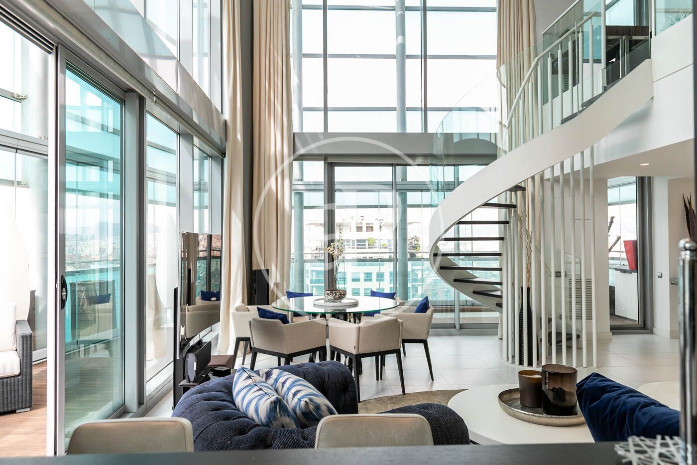 Sala d'estar de Dúplex en venda en  Barcelona Capital amb Aire condicionat, Calefacció i Jardí privat