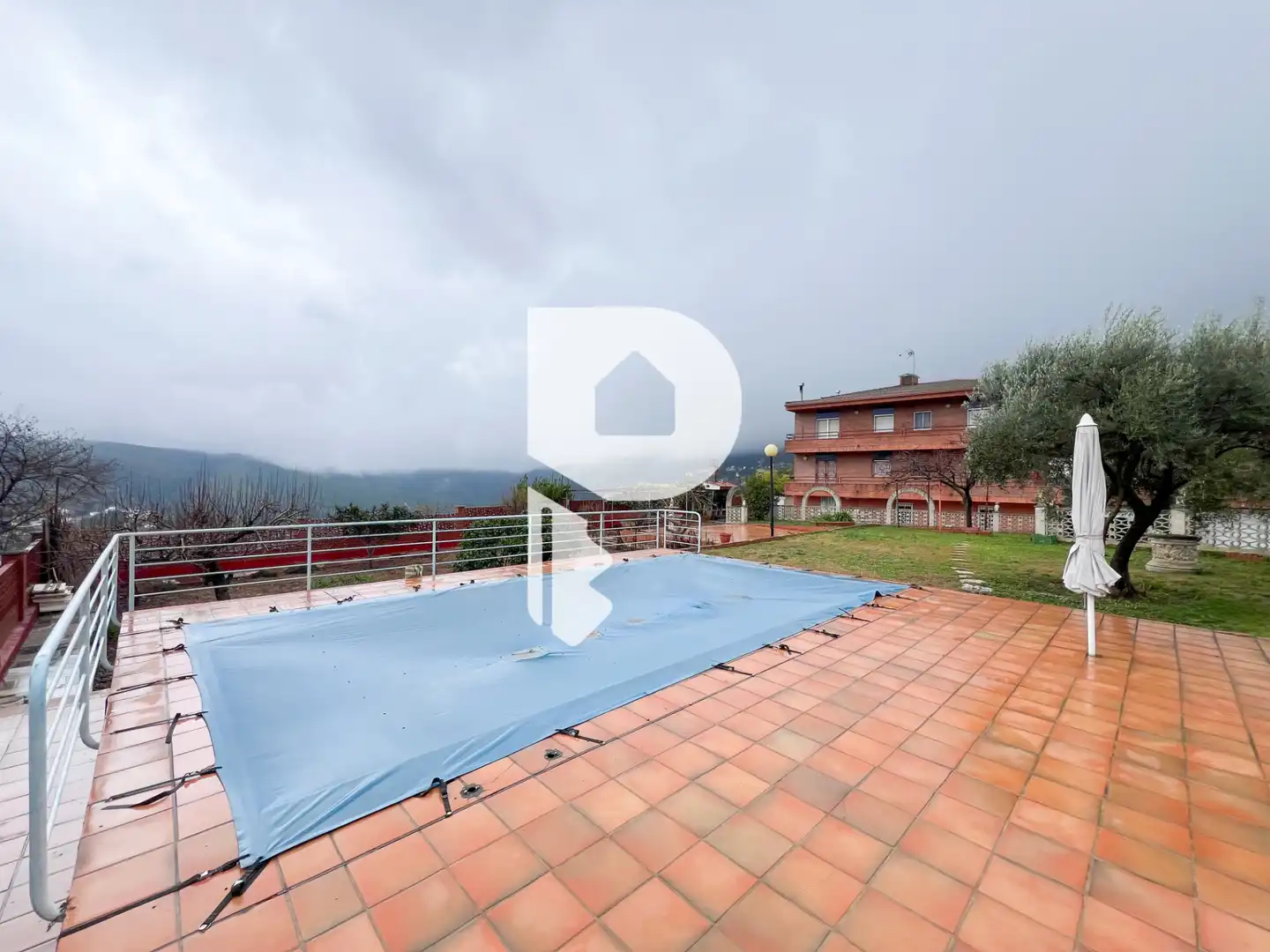 Piscina de Casa o xalet en venda en Vallirana amb Aire condicionat, Calefacció i Jardí privat