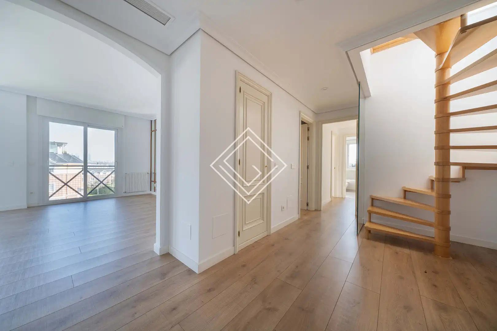 Dachboden zum Verkauf in Madrid mit Klimaanlage, Heizung und Terrasse