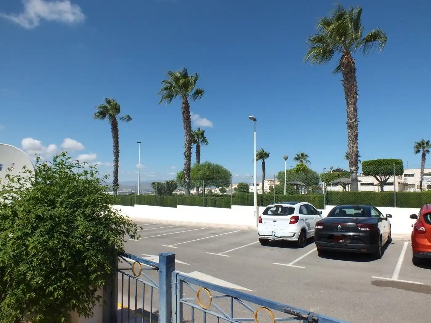 Aparcament de Casa o xalet en venda en Santa Pola amb Aire condicionat, Calefacció i Jardí privat