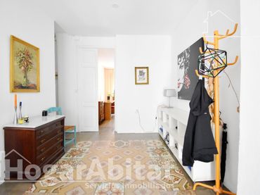 Casa amb balcó en venda a Calle cervantes