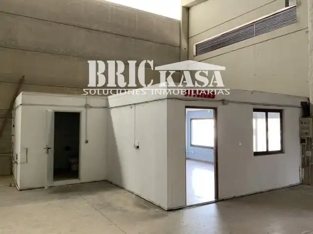 Industrial buildings for sale in Cáceres