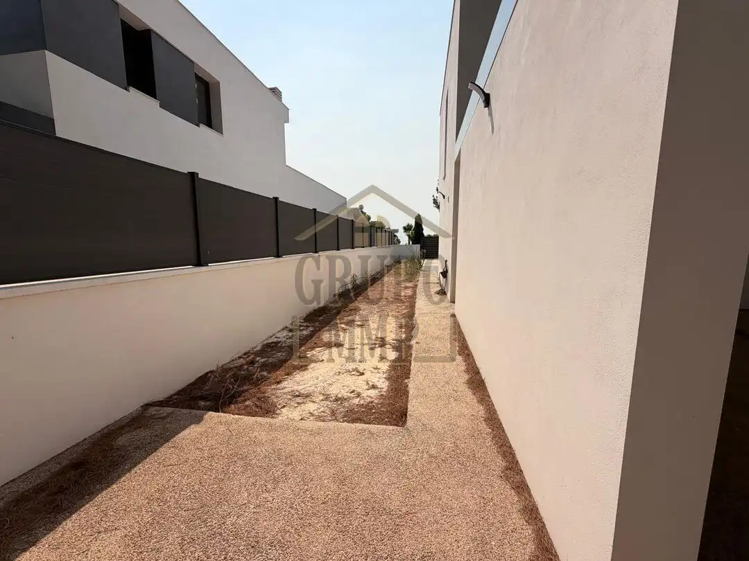 Vista exterior de Casa o xalet en venda en Montornés - Las Palmas - El Refugio